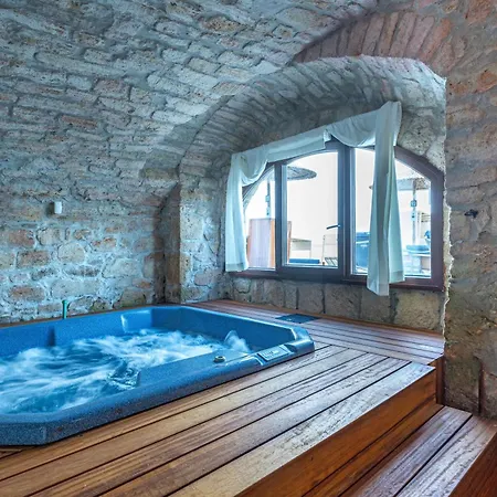 Ammon Zeus Luxury Hotel